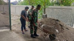 Perindah Fasilitas Publik, Babinsa dan Warga Kompak Bangun Pagar Balai Desa Perindah Fasilitas Publik, Babinsa dan Warga Kompak Bangun Pagar Balai Desa
