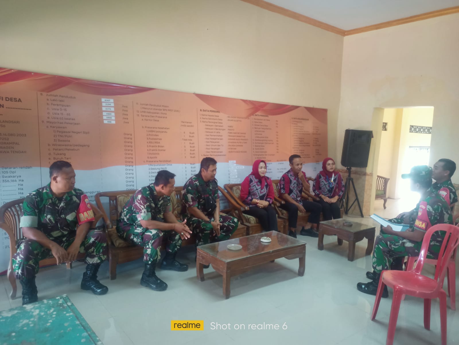 Babinsa Bersama Aparat Desa Rembug Bahas Pembangunan dan Keamanan Wilayah