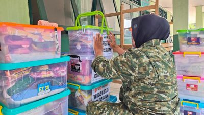 Puluhan Paket Sembako Disiapkan Satgas TMMD untuk Warga Prasejahtera dan Keluarga Stunting Puluhan Paket Sembako Disiapkan Satgas TMMD untuk Warga Prasejahtera dan Keluarga Stunting