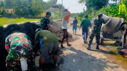 Akselerasi Infrastruktur, Pengecoran Jalan Desa Jadi Prioritas Karya Bakti Koramil Kalijambe