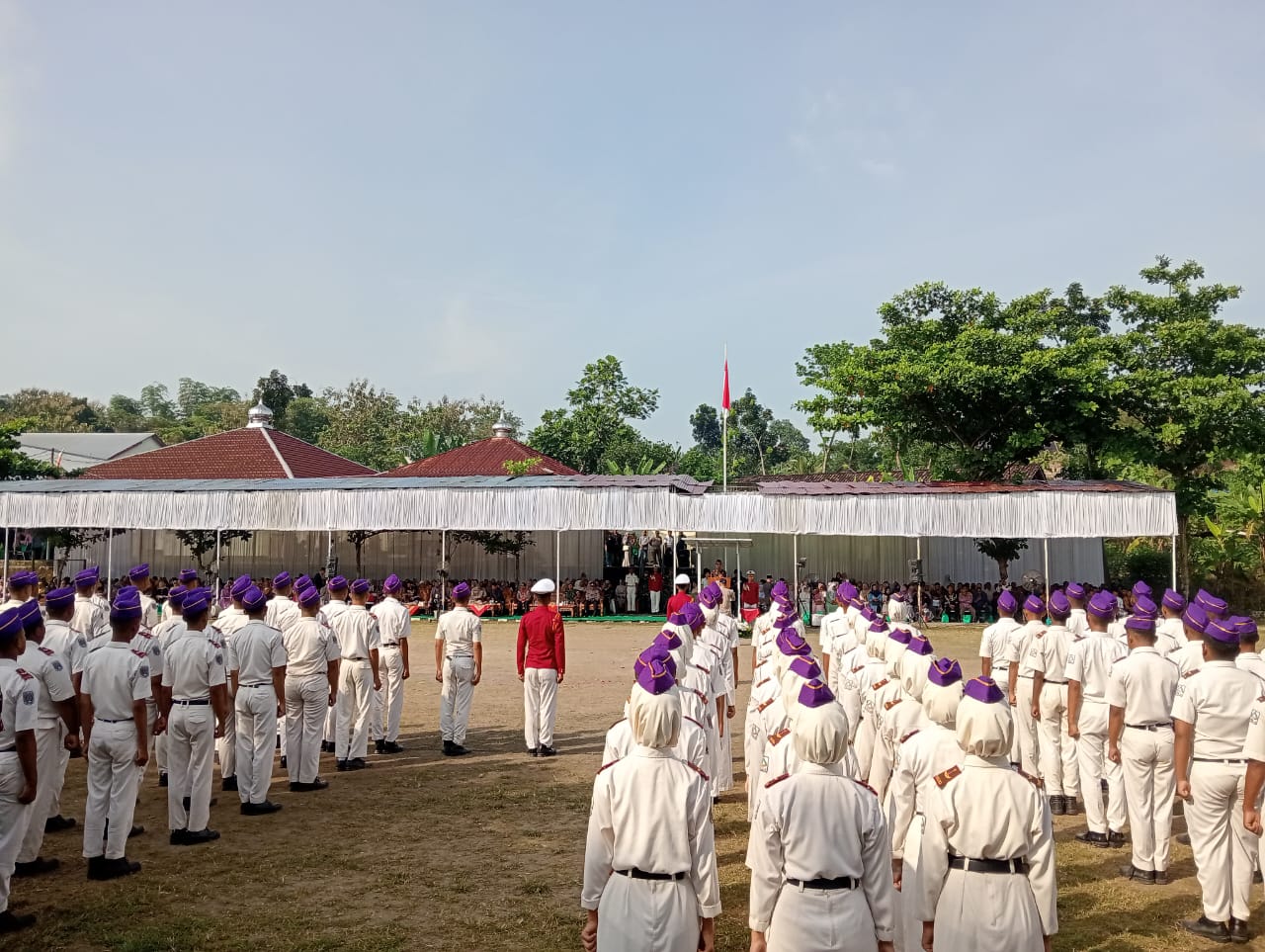 Upacara Pelantikan Ketarunaan Di SMK Sakti, Babinsa Dorong Siswa Miliki Karakter Disiplin dan Cinta Tanah Air