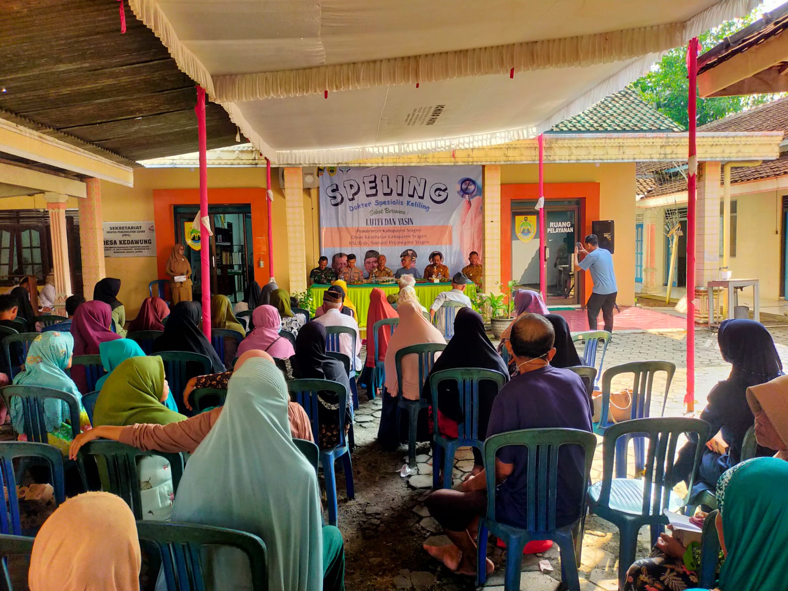 Jemput Bola, Babinsa Dampingi Dokter Spesialis Keliling Berikan Layanan Kesehatan Gratis Bagi Warga