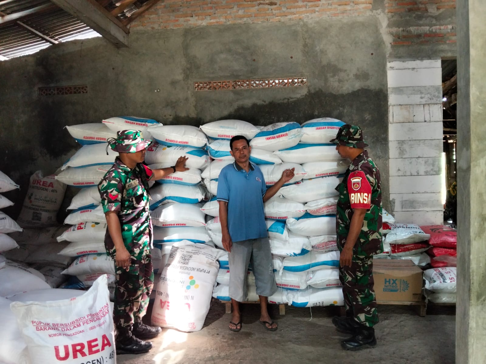 Babinsa Pantau HET Pupuk, Pastikan Harga Sesuai Ketentuan Demi Lindungi Petani