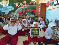 Duh senangnya anak SD Plumbungan IV, Dibagikan majalah Gema Diponegoro