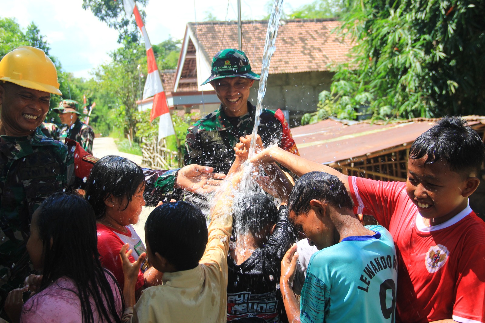 Air Mengalir, Tawa Menggema, Kebahagiaan Anak Gadungsari Bersama TMMD
