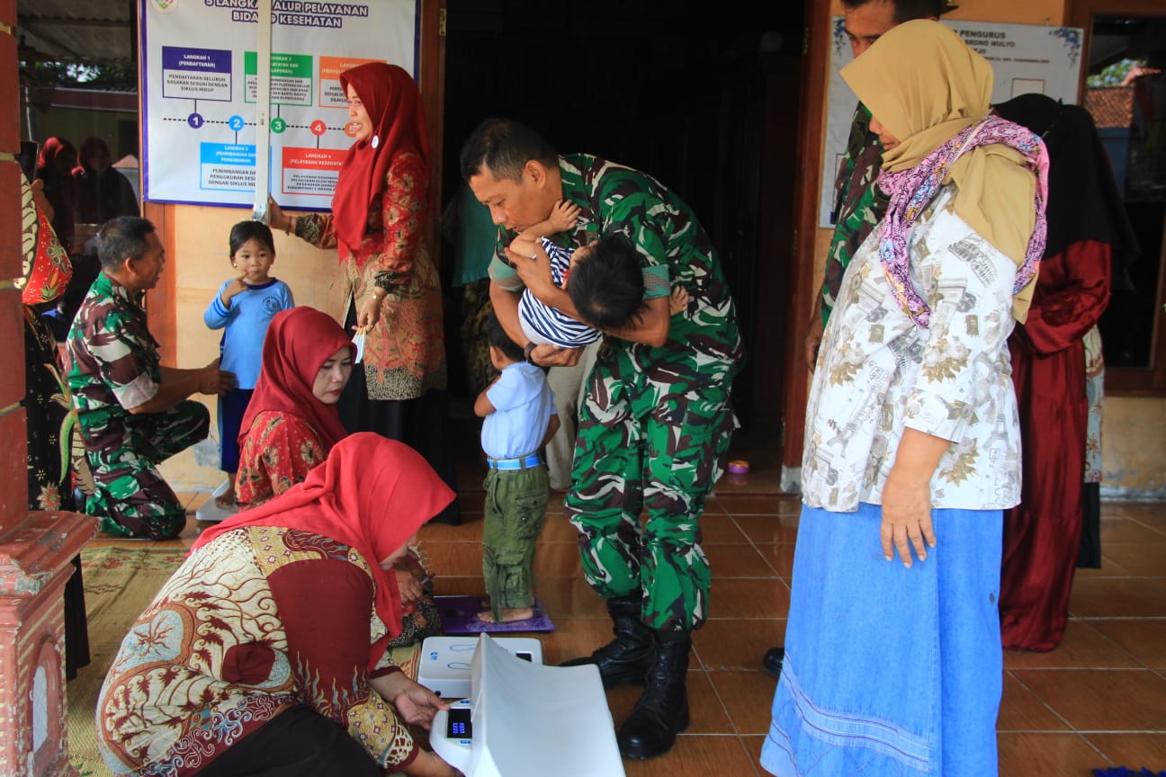 TMMD Reguler 128 Kodim Sragen Kembali Sasar Kesehatan Balita Melalui Pelayanan Posyandu di Desa Guworejo