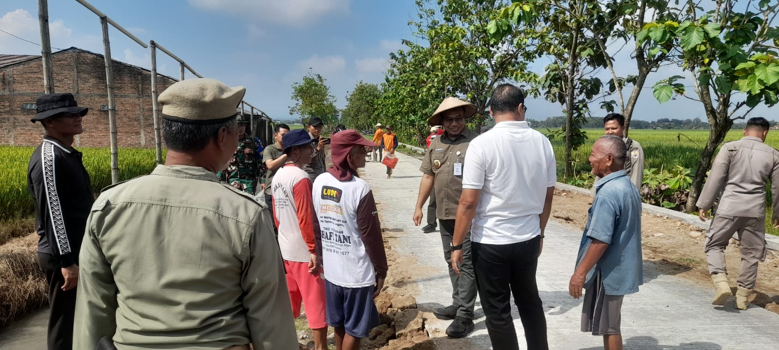 Tinjau Cor Blok TMMD Reg 128, Bupati Sragen Dialog Langsung dengan Warga