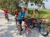 Wajah Ceria Anak-Anak Desa Puro Jalan Baru TMMD Reg 128 Kodim Sragen Jadi Arena Bermain dan Olahraga Favorit