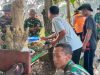 Mak Yem Tersenyum, Dagangan Laris Diborong Satgas TMMD