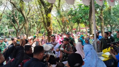 Kasdam IV Borong Produk UMKM dan Bagikan ke Warga di Penutupan TMMD Reg ke-128 Kodim 0725/Sragen