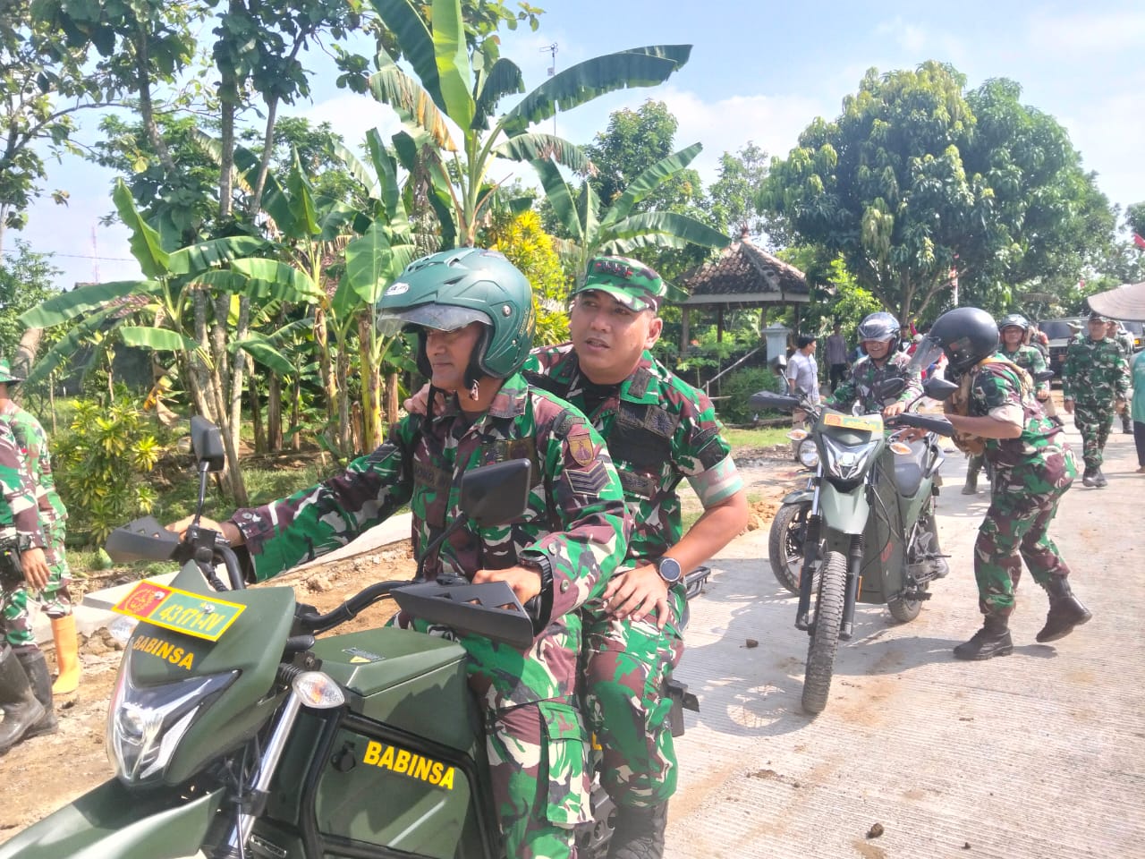 Danrem 074/Warastratama Tinjau Sasaran Fisik TMMD Reguler ke-128 Kodim Sragen dengan Motor Listrik