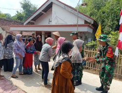 Sambut Haru Kedatangan Danrem 074/Wrt, Warga Pelemgadung Antre Bersalaman Ungkapkan Syukur Atas Sumur Bor TMMD