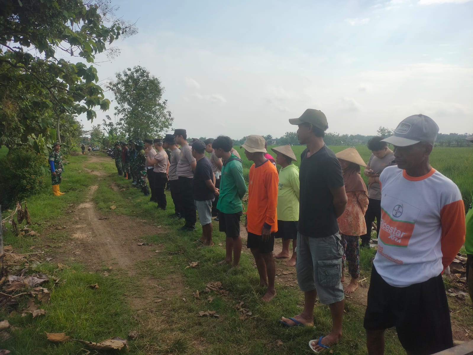 Dan SST Tekankan Pentingnya Apel Pagi Satgas TMMD Reg 128 Sebelum Bekerja
