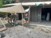 Personel Satgas TMMD Reg 128 Buat Perlindungan di Bawah Layar dari Terik Matahari yang Menyengat Agar Tetap Bisa Bekerja