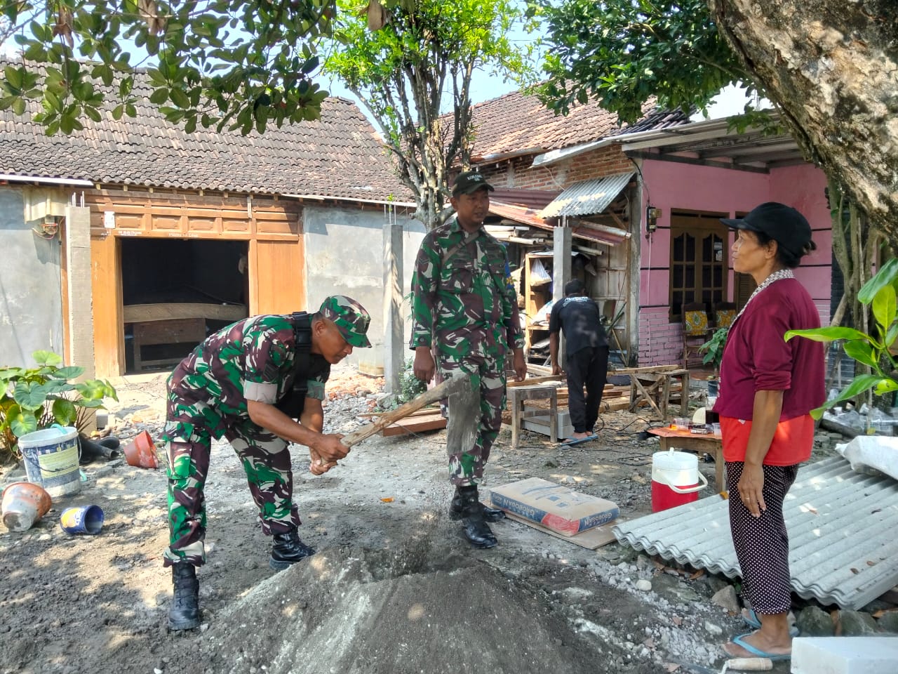Harapan Besar Ibu Wawik di Tengah Proses Pembangunan RTLH TMMD Reguler ke-128 Kodim Sragen