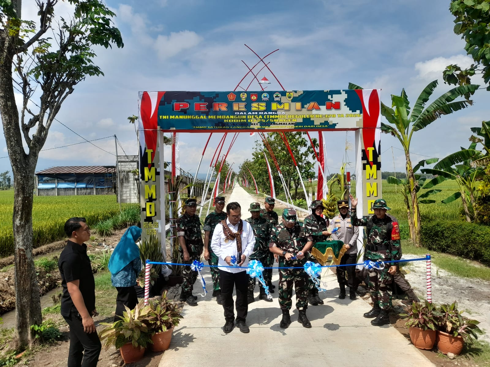 Jalan Cor TMMD Resmi Dibuka, Kasdam IV/Diponegoro: “Ini Jalan Harapan dan Masa Depan Warga”