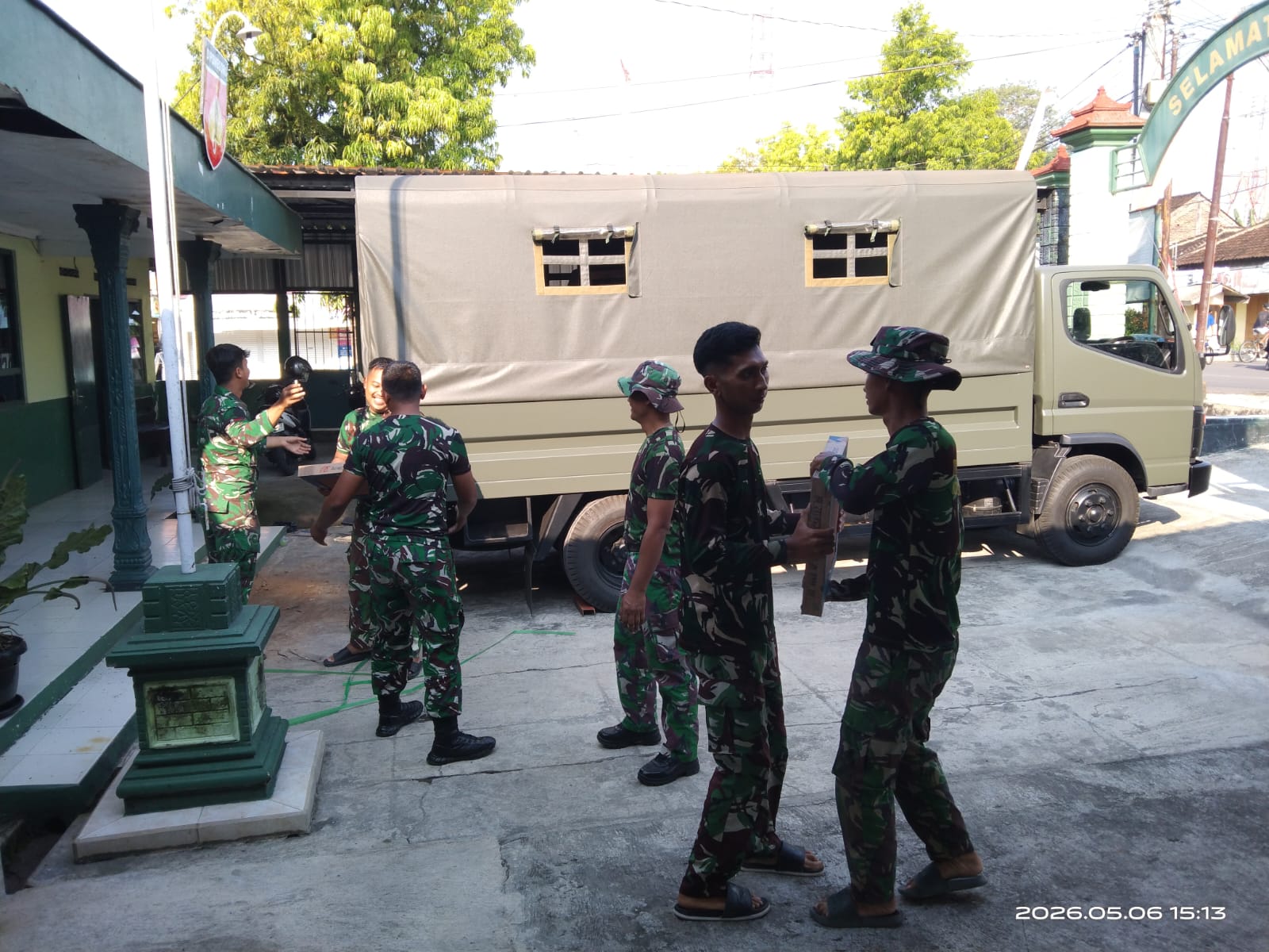 Bantuan Keramik Pangdam IV/Diponegoro Tiba di Koramil Karangmalang