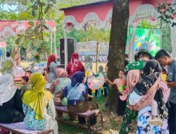 Ratusan warga Desa Puro tampak antusias menyaksikan upacara penutupan TMMD Reguler ke-128 Kodim 0725/Sragen