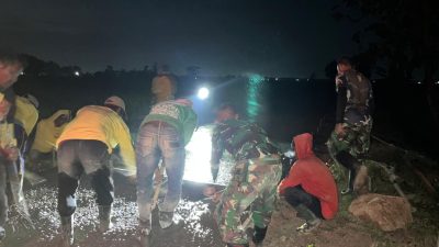 Kejar Target TMMD, Satgas Rela Lembur Demi Rampungkan Pengecoran Jalan