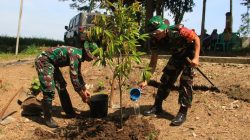 Tanam Durian di Lokasi Sumur Bor, Dansatgas Ingin Manfaat TMMD Terus Tumbuh