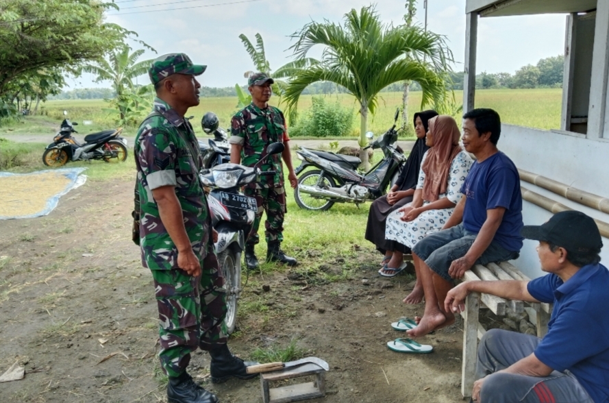 Babinsa Plosorejo Sambangi Warga Kutorejo, Gali Aspirasi dan Cari Solusi Permasalahan Masyarakat