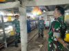 Di Tengah Kandang Ayam, Babinsa Tebar Semangat dan Optimisme Peternak