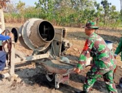 Semangat Gotong Royong, Serma Eko Budi Bersama Warga Jurangjero Tuntaskan Pengecoran Jalan