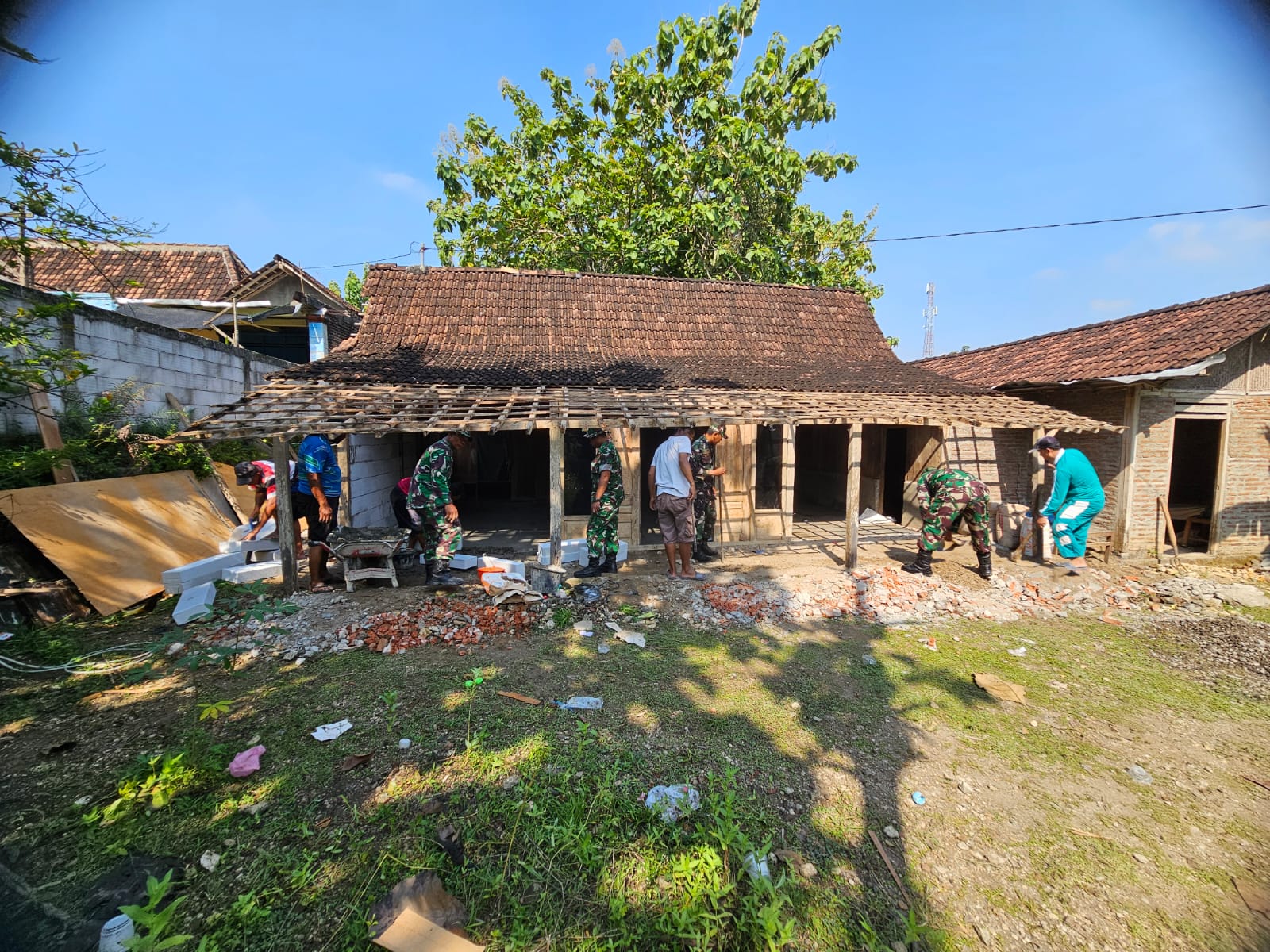 Senyum Sumringah Sumino, Apresiasi Bantuan Babinsa