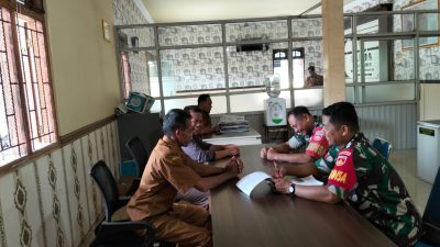 Data yang Akurat, Langkah yang Tepat; Babinsa dan Perangkat Desa Bersinergi Membangun Keden yang Lebih Maju Data yang Akurat, Langkah yang Tepat; Babinsa dan Perangkat Desa Bersinergi Membangun Keden yang Lebih Maju