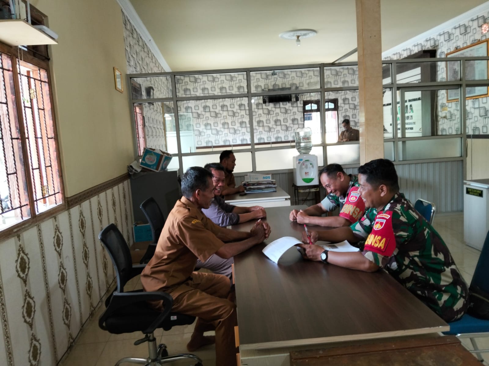 Data yang Akurat, Langkah yang Tepat; Babinsa dan Perangkat Desa Bersinergi Membangun Keden yang Lebih Maju