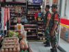 Keliling Titik Keramaian, Babinsa Perkuat Keamanan dan Kedekatan dengan Warga