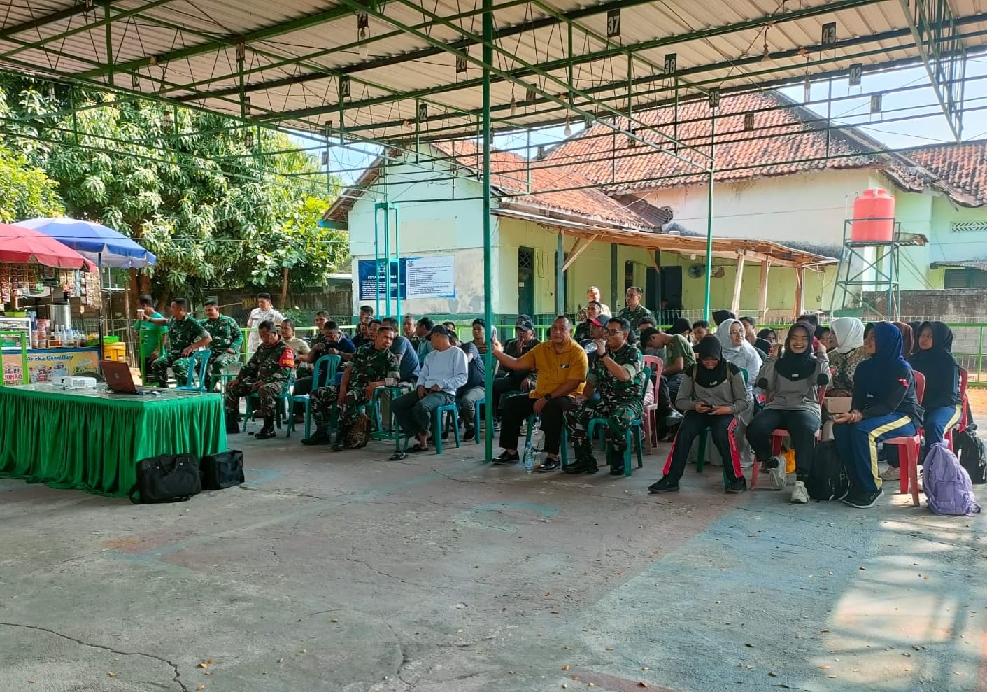 Piala Dunia Jadi Magnet Kebersamaan, TNI dan Warga Sragen Larut dalam Semangat Persaudaraan