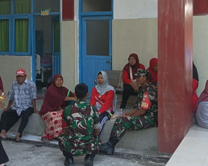 Tawa Ceria Bersama Lansia, Babinsa Hadir Tebar Semangat dan Kepedulian di Tengah Masyarakat