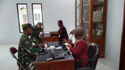 Babinsa Gesi Cek Data Penerima Bantuan, Pastikan Tak Salah Sasaran Babinsa Gesi Cek Data Penerima Bantuan, Pastikan Tak Salah Sasaran