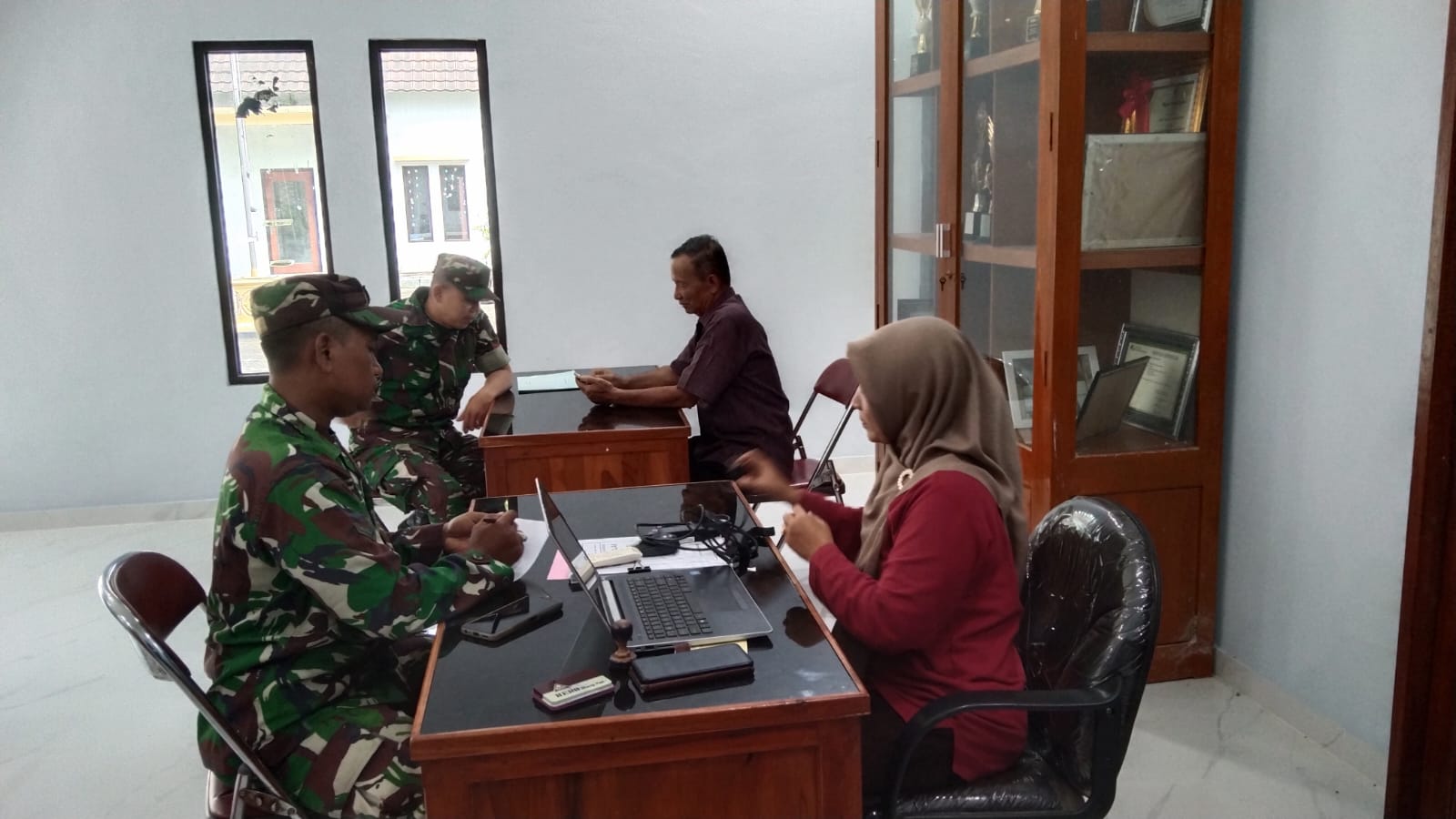 Babinsa Gesi Cek Data Penerima Bantuan, Pastikan Tak Salah Sasaran