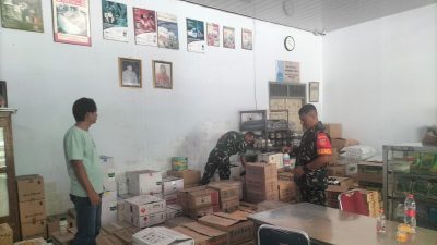 Pastikan Petani Tak Kesulitan, Babinsa Cek Ketersediaan Pupuk di Kios Pertanian Pastikan Petani Tak Kesulitan, Babinsa Cek Ketersediaan Pupuk di Kios Pertanian
