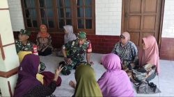 Di Rumah Ibu Lastri, Serka Mukmin Dengarkan Cerita dan Harapan Para Lansia Di Rumah Ibu Lastri, Serka Mukmin Dengarkan Cerita dan Harapan Para Lansia