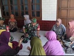 Di  Rumah Ibu Lastri, Serka Mukmin Dengarkan Cerita dan Harapan Para Lansia