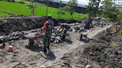 Bukan Sekedar Talud, Babinsa dan Warga Sedang Membangun Kebersamaan