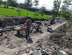 Bukan Sekedar Talud, Babinsa dan Warga Sedang Membangun Kebersamaan