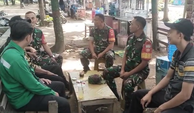 Di Balik Seragam Loreng, Serka Sugeng Jadi Teman Curhat Warga Pelemgadung