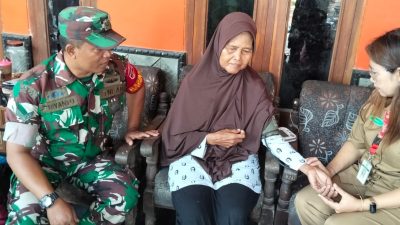 Di Usia Senja Tetap Bahagia, Babinsa Setia Dampingi Pemeriksaan Kesehatan Lansia