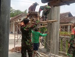 Sentuhan Tangan Babinsa di Balik Pembangunan Gapura Masjid