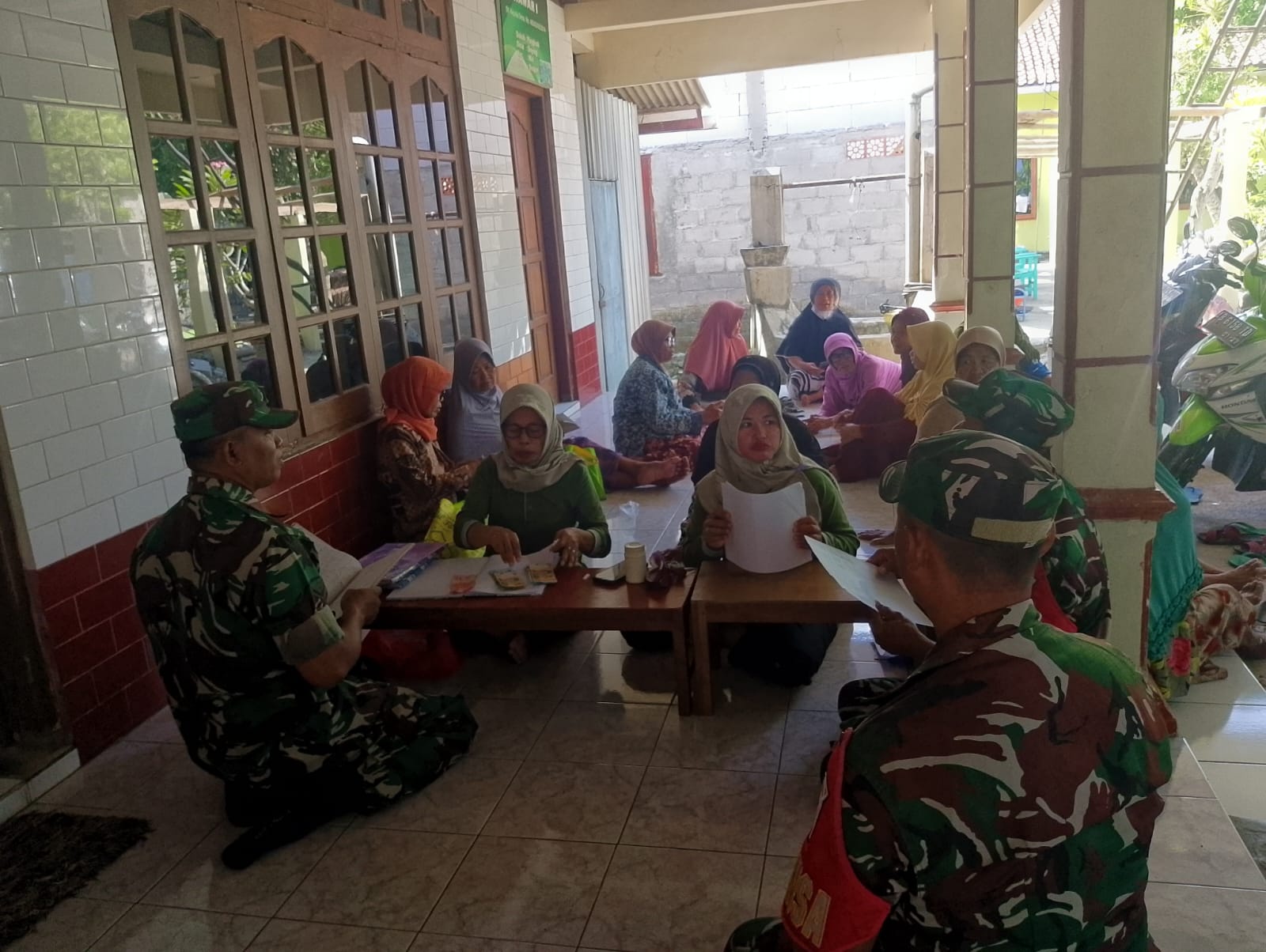 Sentuhan Kepedulian Babinsa di Posyandu, Wujud Komitmen untuk Generasi Sehat