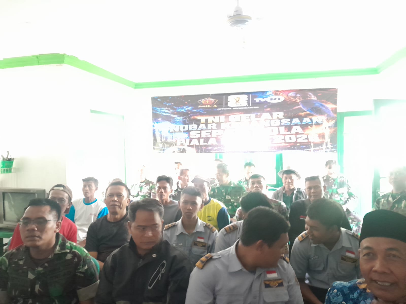 Demam Piala Dunia Satukan TNI dan Warga, Koramil Jajaran Kodim Sragen Dipadati Penonton Nobar
