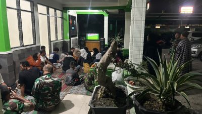 Warga dan Prajurit Kodim 0725/Sragen Bersatu dalam Nobar Piala Dunia Warga dan Prajurit Kodim 0725/Sragen Bersatu dalam Nobar Piala Dunia