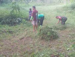 Babinsa Gesi Bersama Warga Bersihkan Sendang Sogan, Lestarikan Sumber Air dan Budaya Gotong Royong