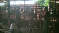 Babinsa Sambangi Kandang Penggemukan, Peternak Diajak Waspadai Penyakit Ternak Saat Cuaca Tak Menentu Babinsa Sambangi Kandang Penggemukan, Peternak Diajak Waspadai Penyakit Ternak Saat Cuaca Tak Menentu