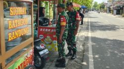 Babinsa Rangkul PKL, Perkuat Ketertiban dan Gairahkan Ekonomi Rakyat Babinsa Rangkul PKL, Perkuat Ketertiban dan Gairahkan Ekonomi Rakyat
