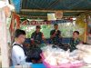 Babinsa Turun ke Warung, Cegah Masalah Wilayah Berawal dari Obrolan Warga